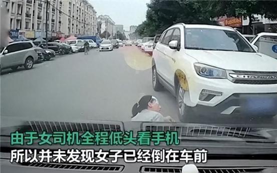 “真解气！”2024年，辽宁，一女子开车时遭遇严重堵车，随即便停下车玩起了手机，