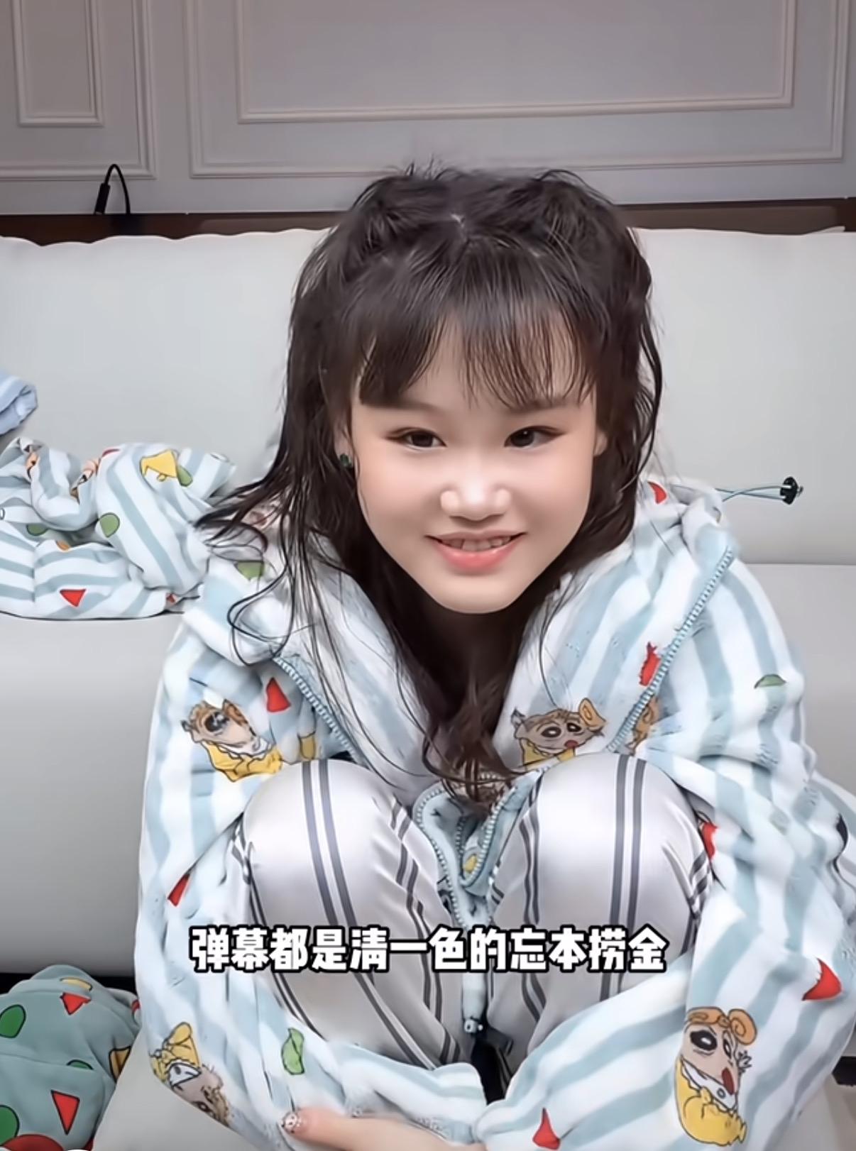 小金豆，我一直以为是张家齐粉丝给她起的昵称，没想到真是张家齐的小名，如今看来全是