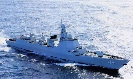 为什么说中国052D驱逐舰一靠岸战忽3年全白干？如果只看码头，052D靠岸像一