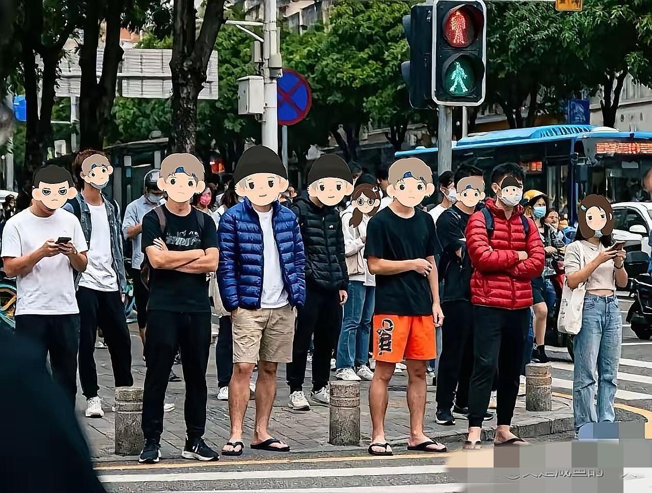 广东人的入冬仪式感，主打一个“体面全丢但装备不能乱”[捂脸哭][捂脸哭]