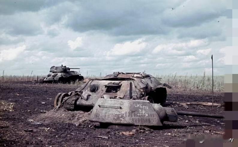 1942年年底，苏联军队已经意识到他们的T-34坦克对德三坦克已经不再享有技术优