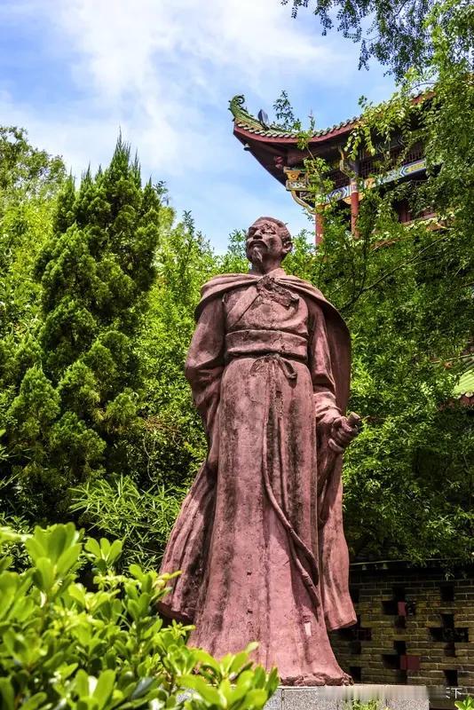 辛弃疾不只是婉约词人，还是铁血战神！语文书里的辛弃疾，是那个写"醉里挑灯看