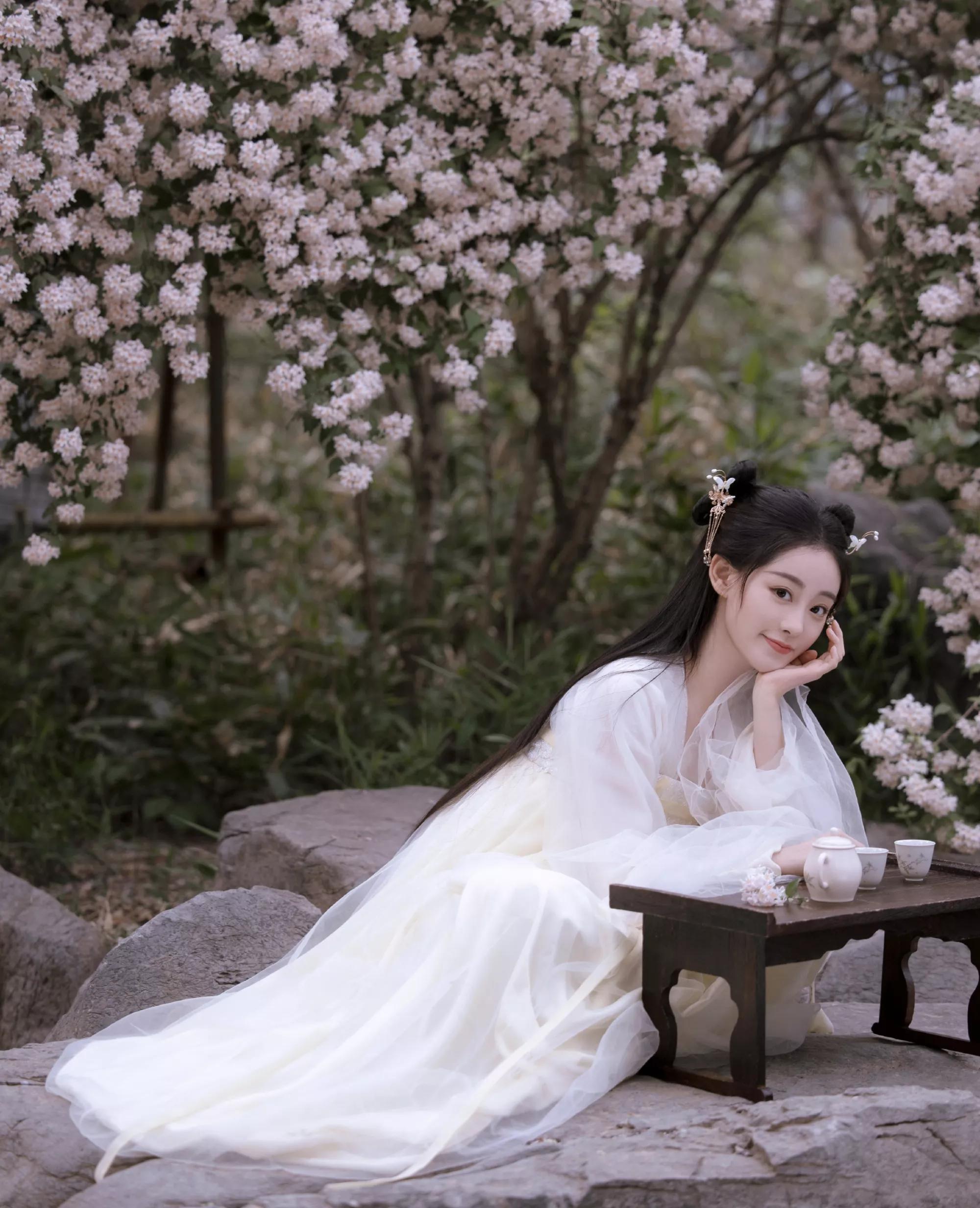 祝绪丹轻纱古风造型写真：甜美灵动、娇俏仙女