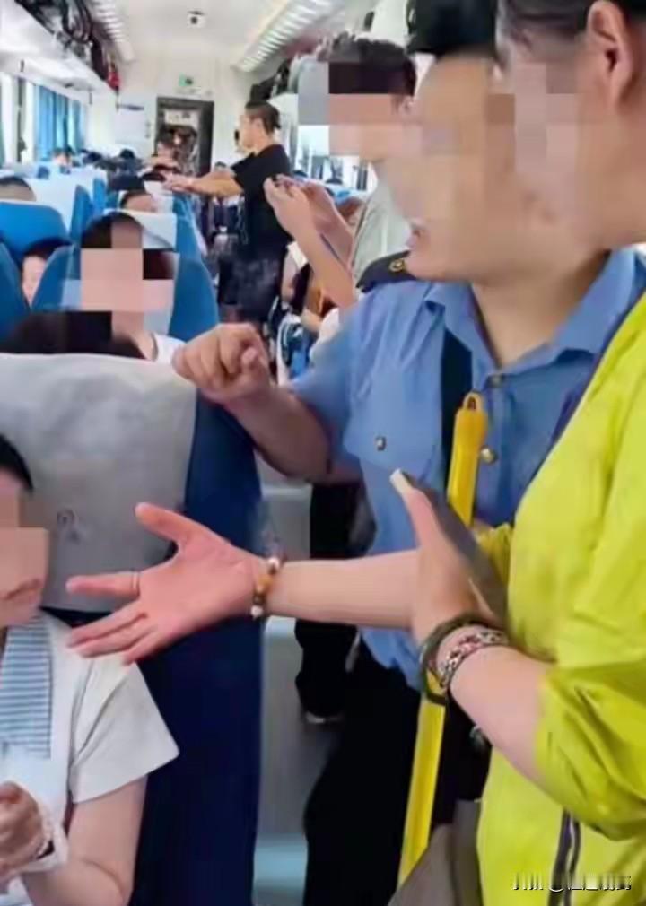 争议愈演愈烈！火车买票占座放零食这事，越吵越凶，官方通报以及涉事家长都出来说话
