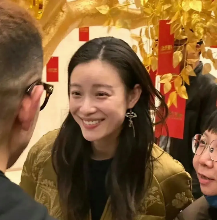 倪妮素颜照，她从未畏惧展现真实面貌，经常以素颜示人，展现了大美女的自信！