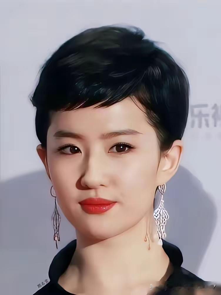 “美人在骨不在皮”，说的大概就是她了！刘亦菲的颜值并非十全十美，然而只要化上精