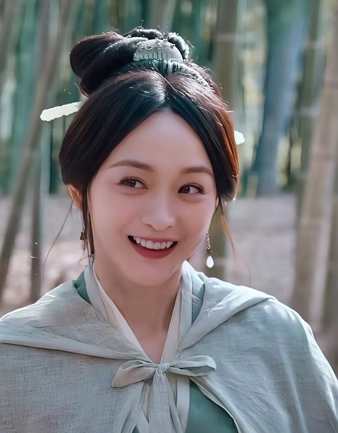 原来我们都看走眼了，《折腰》里的大乔哪是什么单纯小白兔，她可比小乔会算计多了。嘴