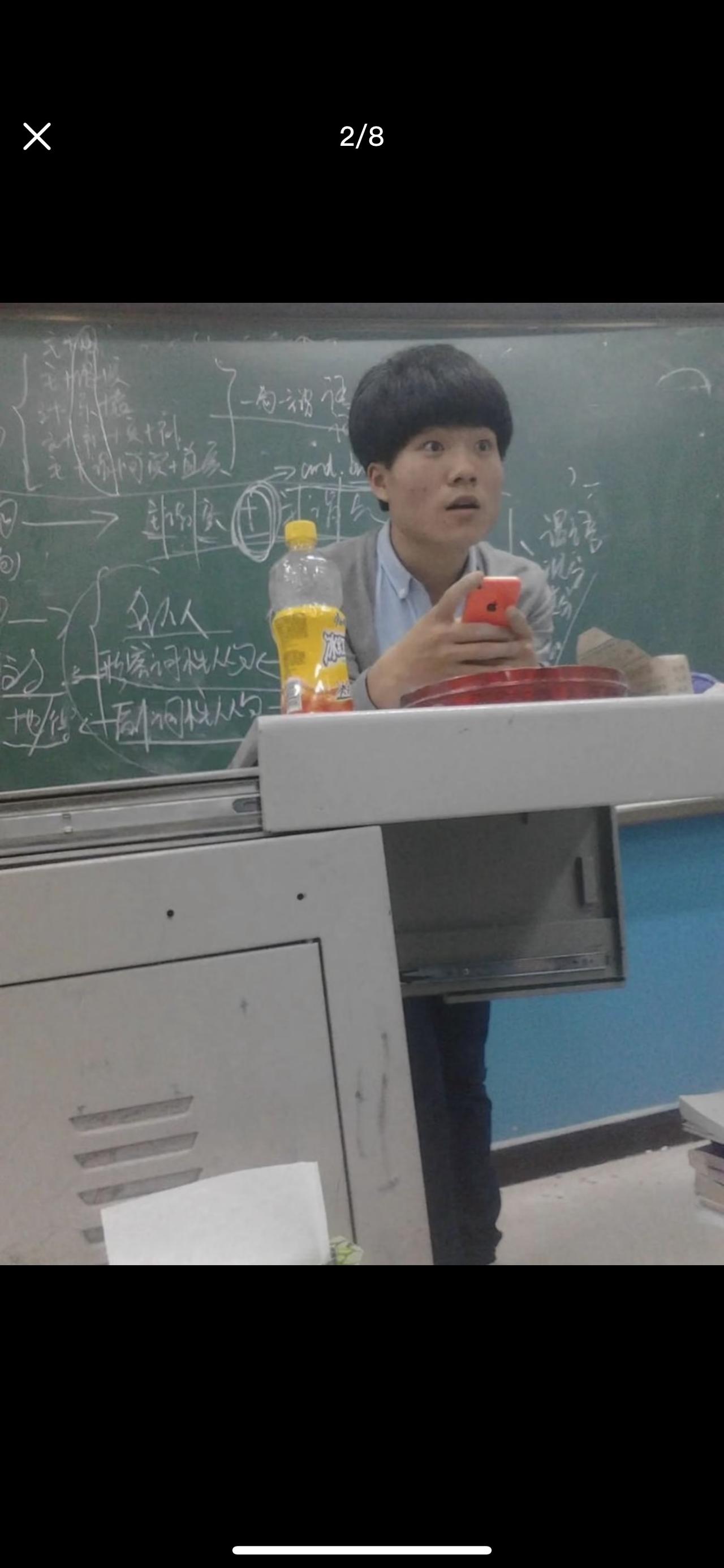 看到几张董宇辉当年在新东方讲课的照片，和现在的气质大不相同。当年的小董也是时