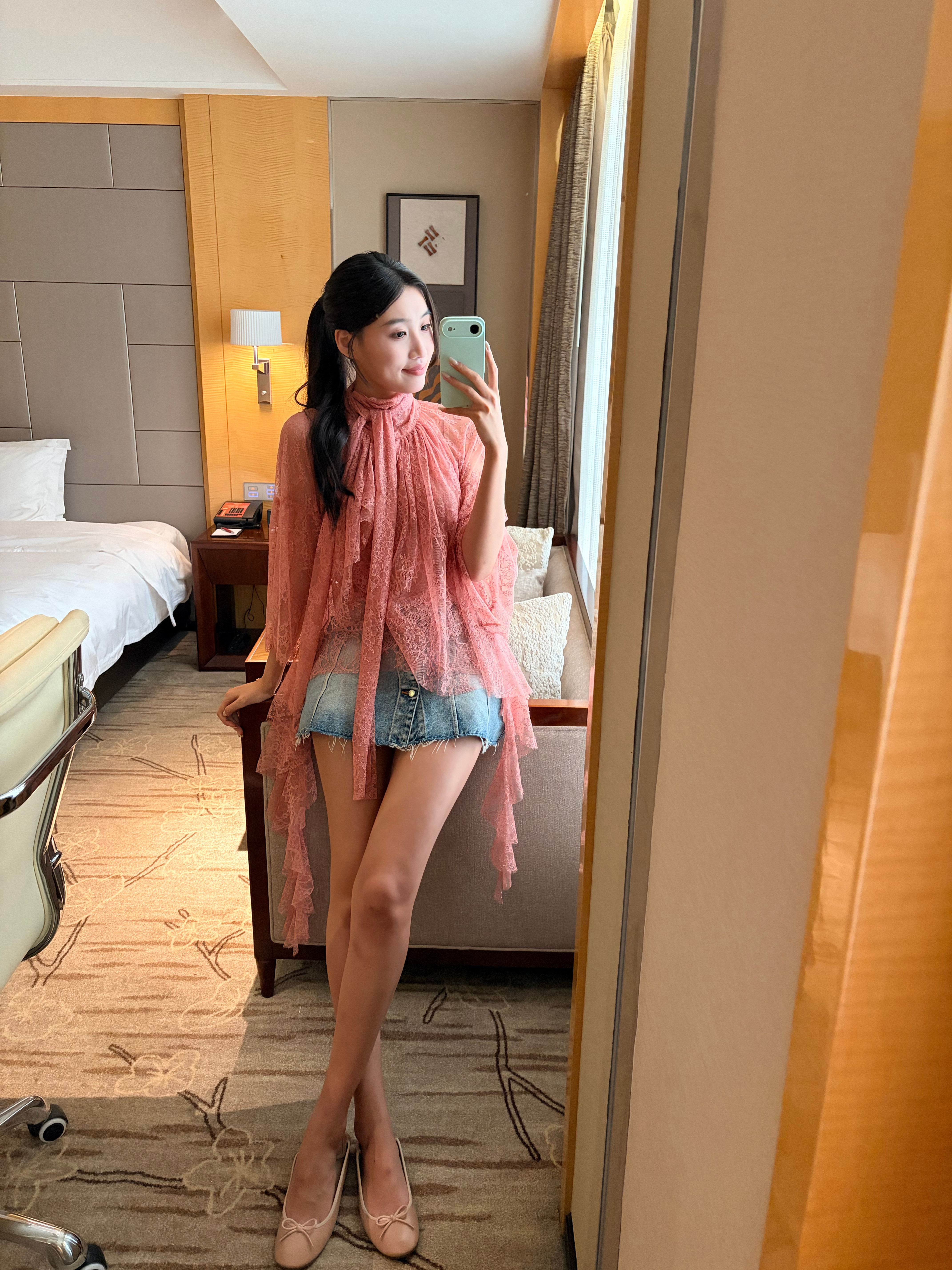 广州也太潮湿了住在这我一天得洗8次澡今天的妆发是我鹏的活动造型做的很喜欢我这