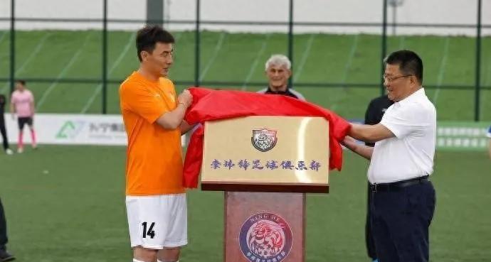 李玮锋排场超过孙继海！俱乐部成立引来了两任国足功勋主帅米卢和朱广沪！遗憾的是国家
