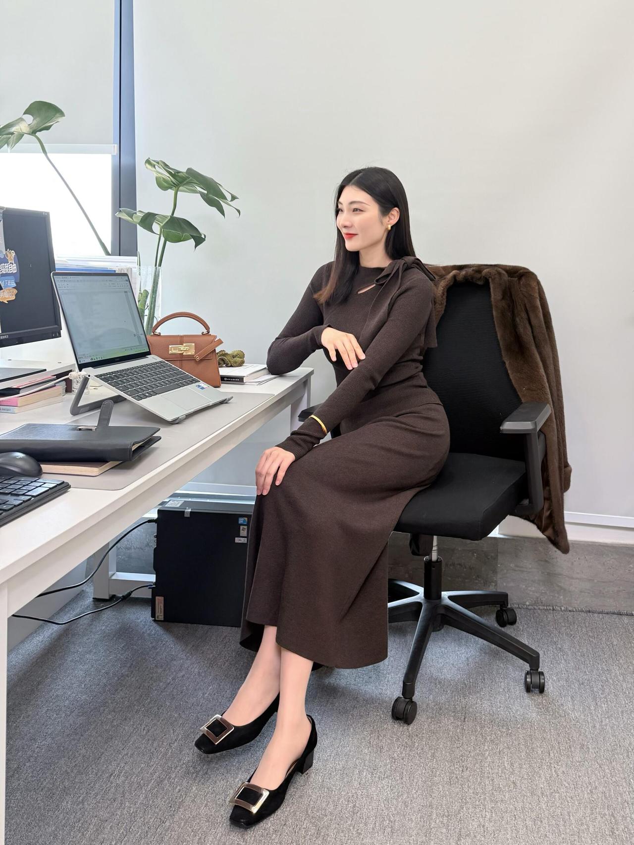 领导的穿搭｜大衣的小心机～前天的内搭来啦～