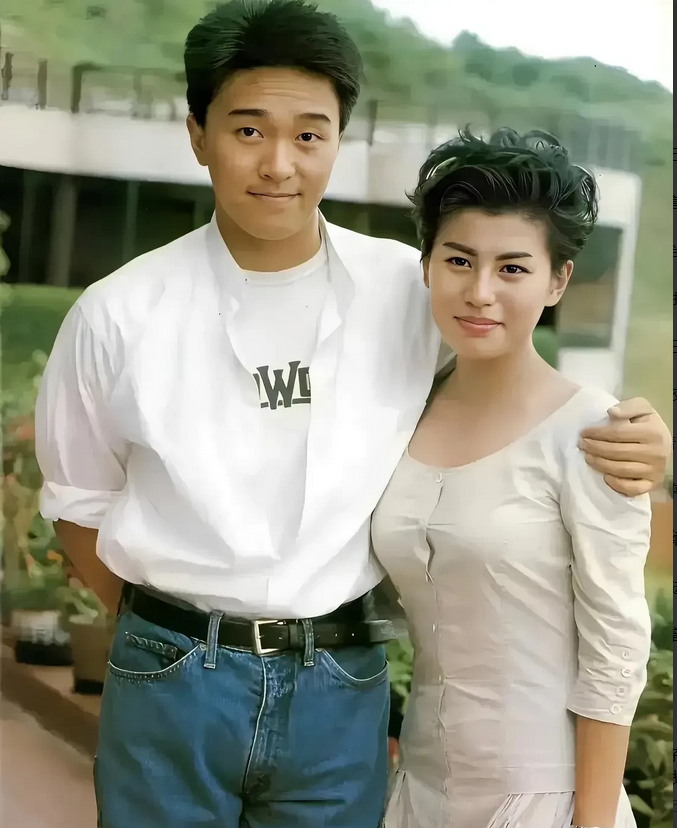 此情可待成追忆，只是当时已惘然。周星驰这个眼神说明了一切。