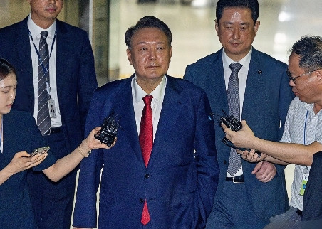 罢工！尹锡悦拒绝调查当地时间7月11日，尹锡悦在被逮捕后拒绝接受调查。当天11