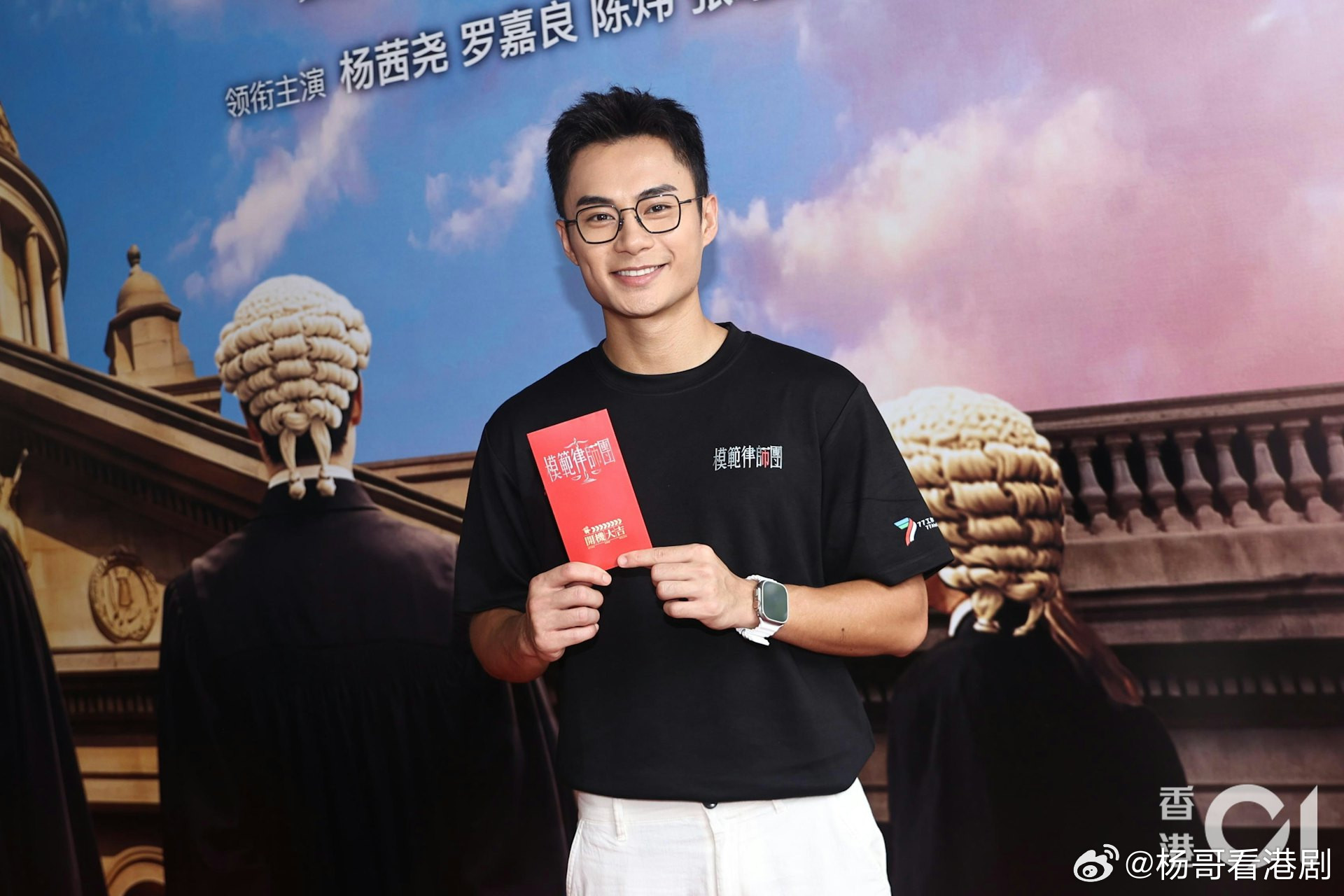 孔德賢澄清狂考牌並非因為窮要兼職或轉行曾經大花筒已學會儲蓄.孔德賢於深圳出