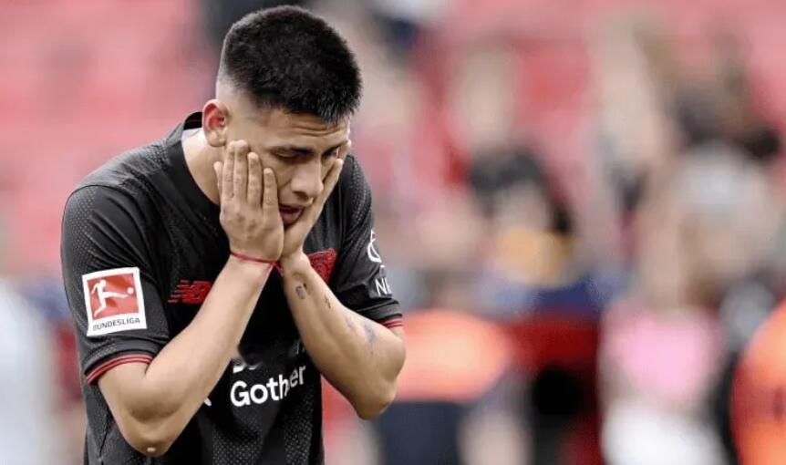 曼城今夏把队内年轻小将埃切维里外租到德甲的勒沃库森俱乐部效力。不过，这位阿根廷中