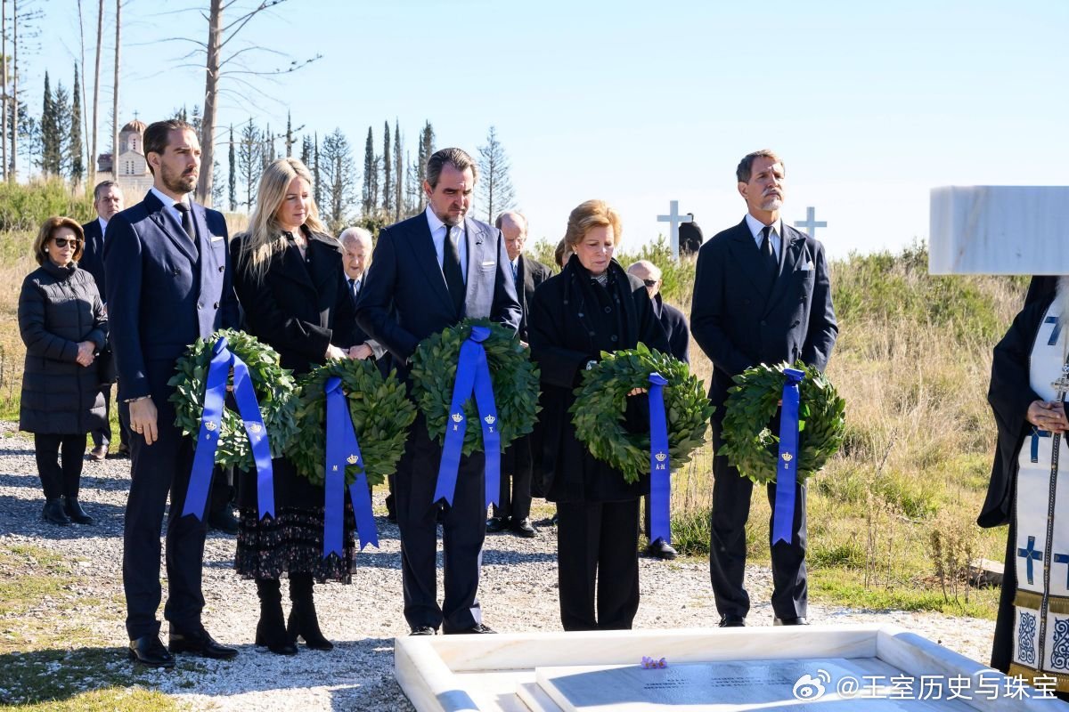 新闻2026.1.15希腊末代王后安妮-玛丽王后携子女在塔托伊公墓出席纪念希