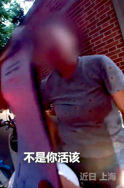 "我被撞就活该？"一女子骑车乱穿马路被判全责，当场不服！交警一句话怼得她哑口无言
