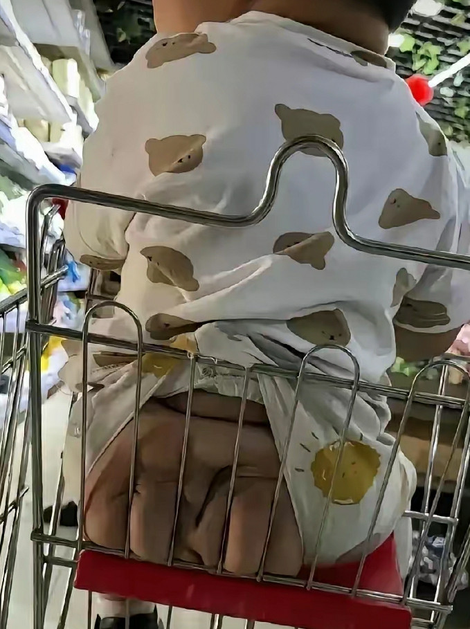 家长可长点心吧！可怜的娃娃！