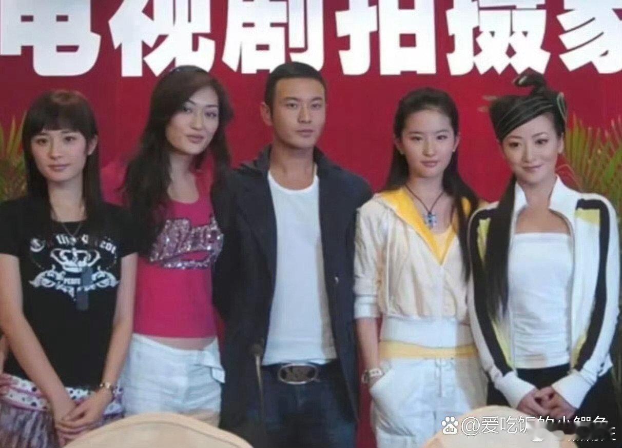 在那个没有ps的年代，杨幂和刘亦菲即便穿着运动服也美得好突出！