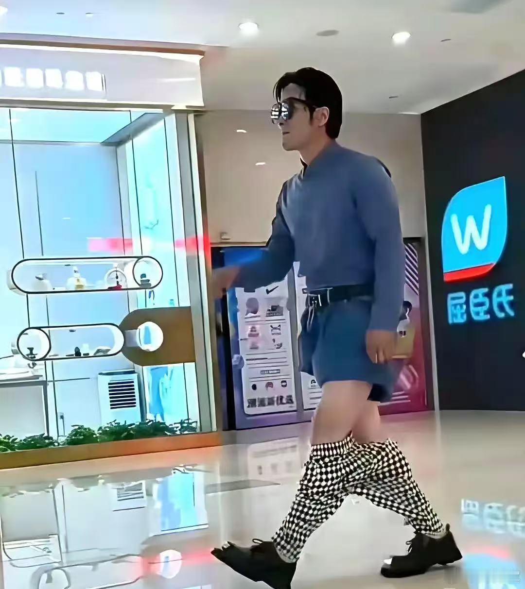 你说上去打他一耳光他能追上吗