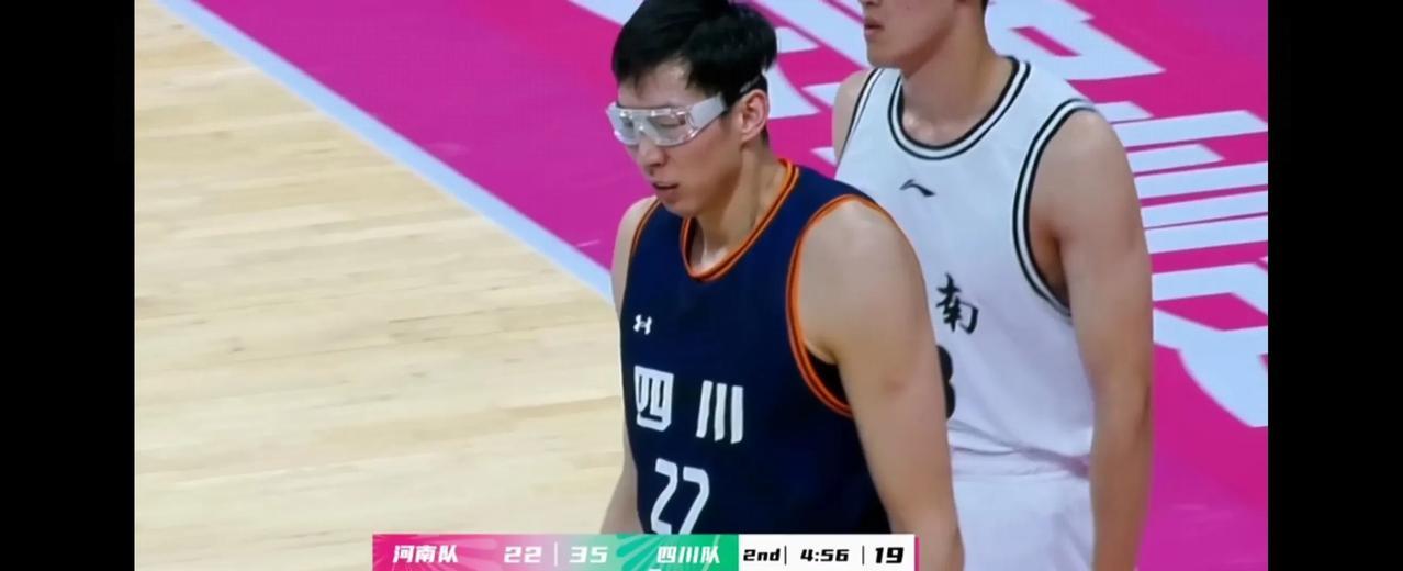 中国男篮今天开始亮相了,真正公开对外直播的热身赛,第1场对委内瑞拉。为了打亚洲杯