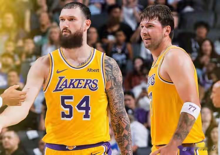 10月10日，NBA签约裁员更新:湖人一签一裁。一、今日湖人官方完成人员调