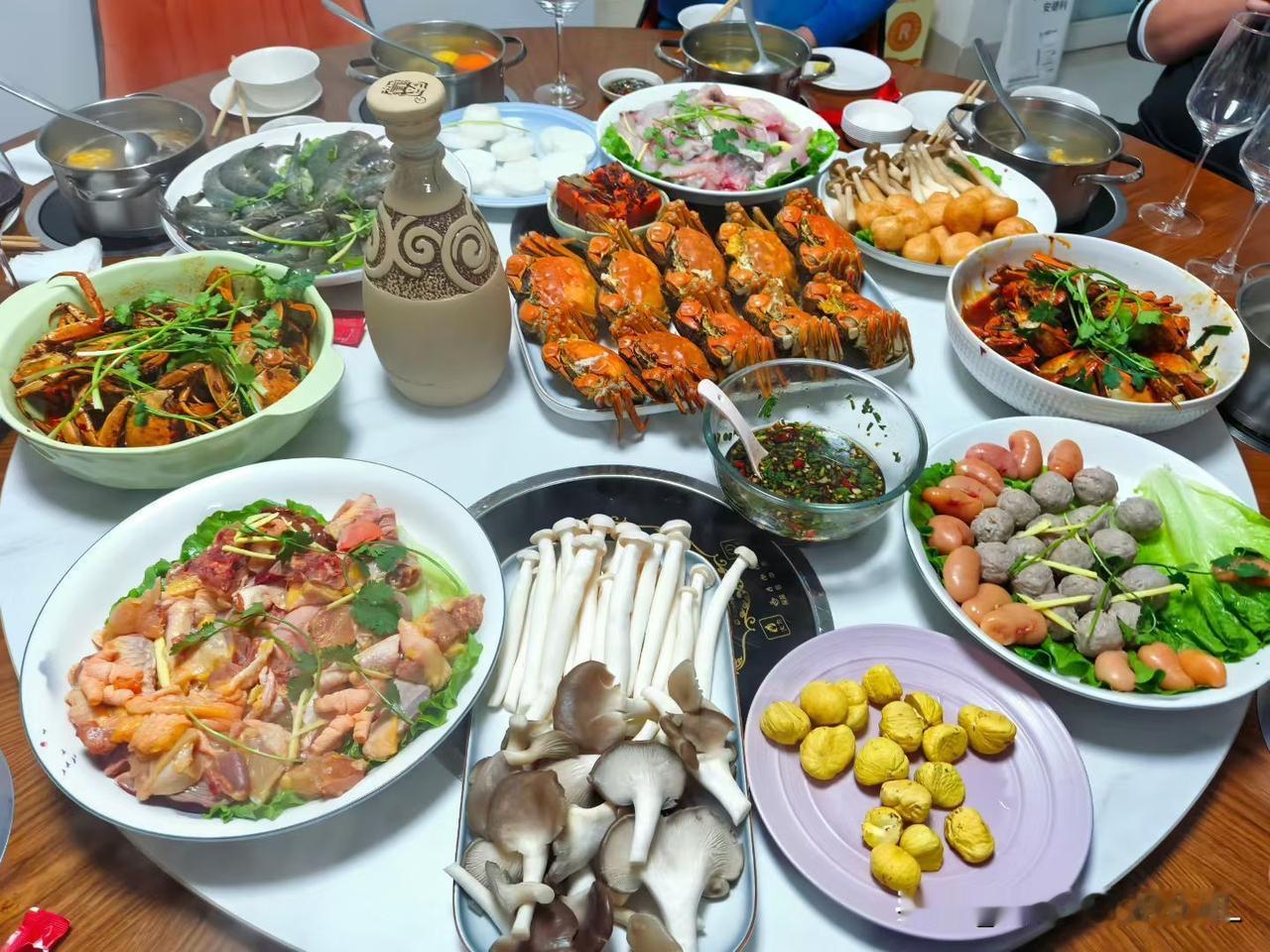 广西这天气太离谱了！昨天穿短袖还冒汗，今天裹羽绒服都打哆嗦，直接从“夏”速通到