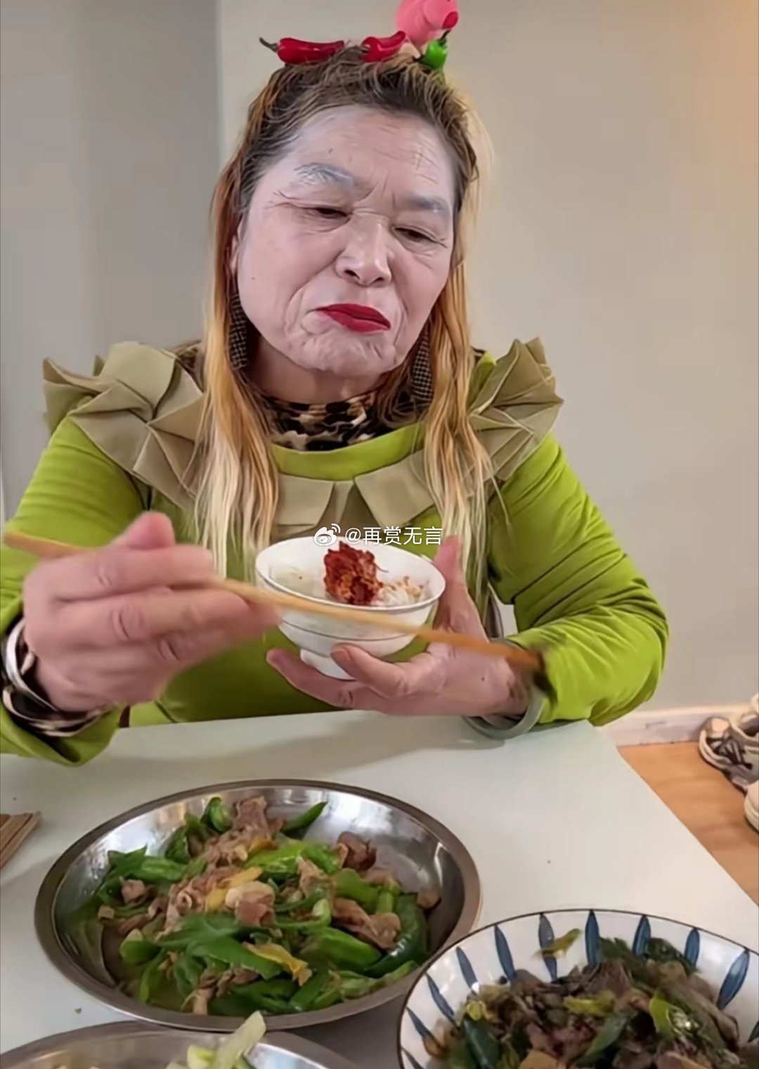 每个人都有爱美的自由，这样化妆也没什么不妥。