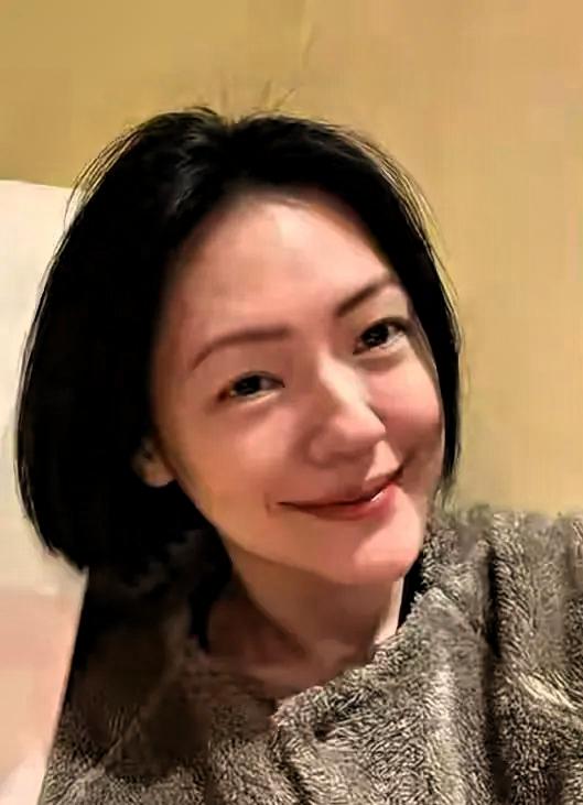 小S复出，一场关于明星宿命与家庭、舆论拉扯的大戏开演。超姐日记里写的，小S现在