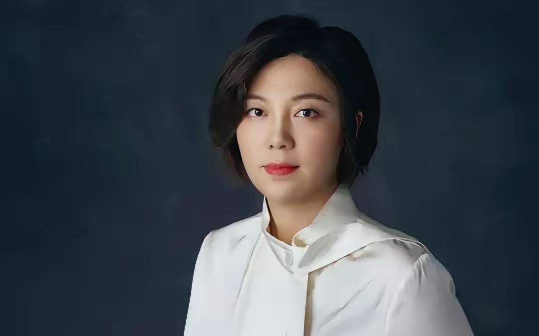 再说一遍这个牛逼的女人，张楠。她的牛逼达到了2个高度：一，得她便得天下。二，低调