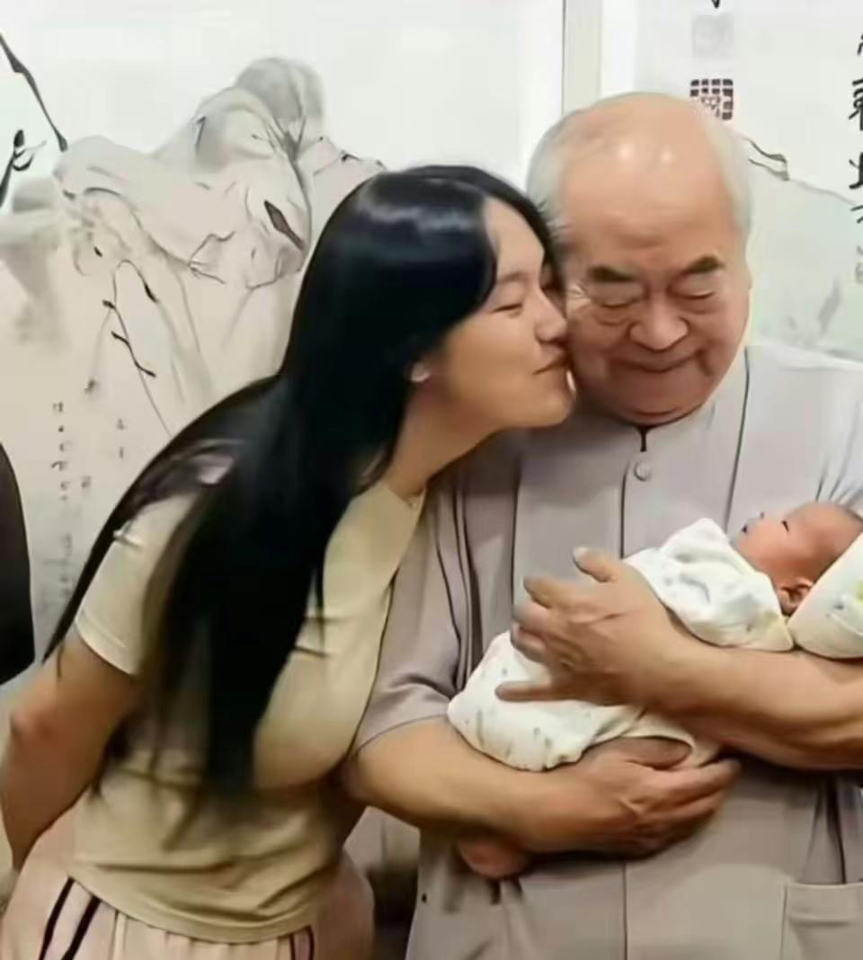 八十岁又当爸爸了恭喜！