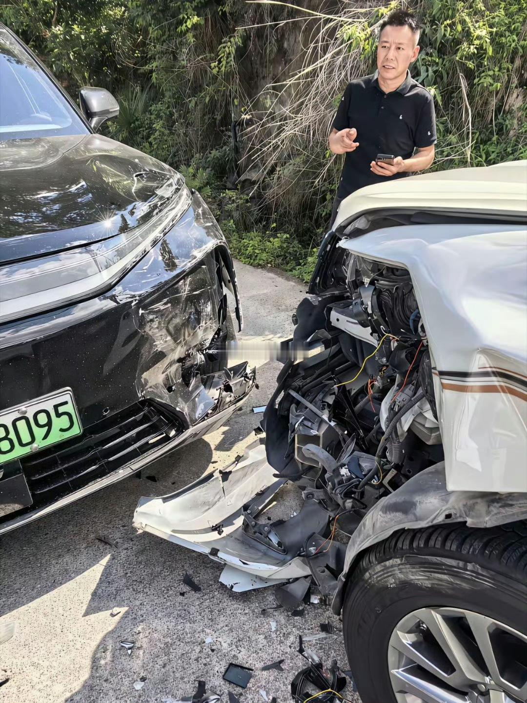 这是网友拍摄到的，国产新能源车又赢了，什么车？非常火爆的豪华大六座。比亚迪大唐。