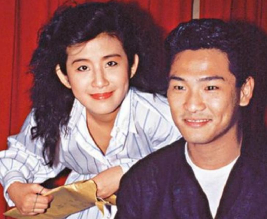 1996年，吴君如为了给男朋友杜德伟一个惊喜，连夜跑回去看他，结果，推门而入，看