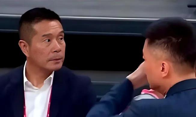 彻底僵住了！广东男篮老板陈海涛icon现在是真的骑虎难下。据CBAicon媒