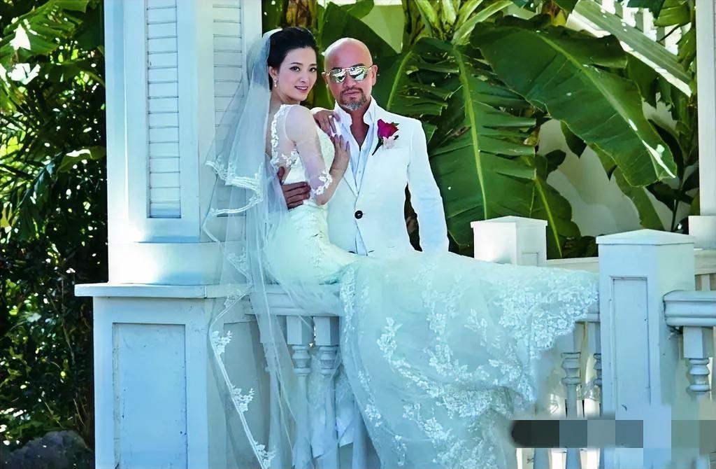 这才叫爷们！刘真在时，把她宠成公主；刘真不在了，把女儿护成公主，自己活成