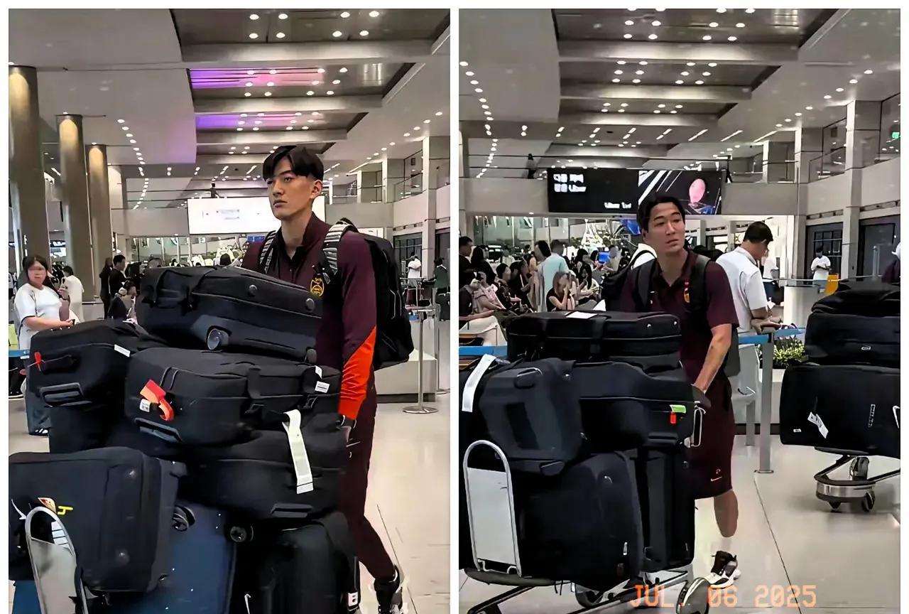 我的个天呐，中国男足不就是去韩国踢个东亚杯嘛，你看这一车车装得满满当当的行李箱，