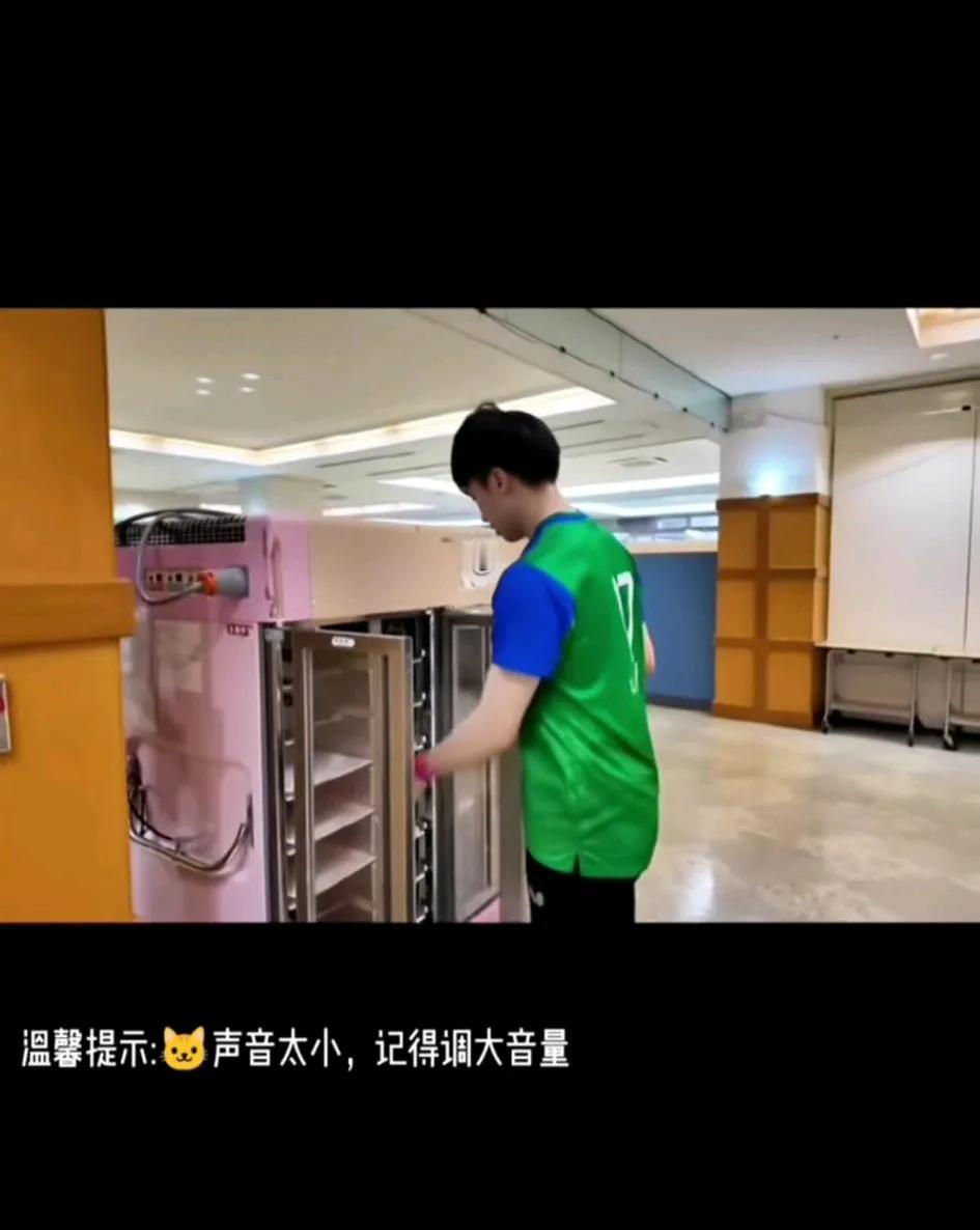 我感觉到他结婚后都不会和他老婆吵架的那种，肯定会被欺负[捂脸哭]打起球来还是挺凶