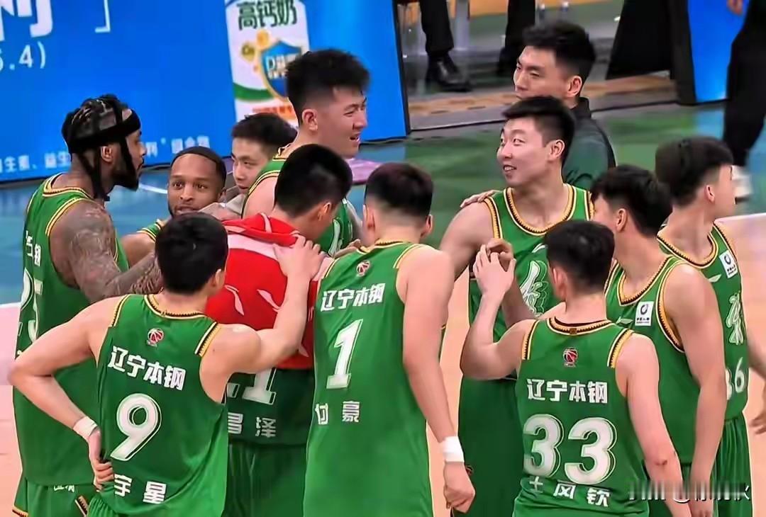 辽宁队取得一场不可思议的胜利。新赛季CBA联赛第二轮，其中一场强强焦点之战，辽宁