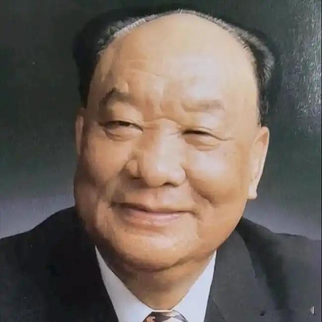 他40岁任石油部地球物理勘探局局长。44岁任国家地震局局长。61岁任陕西省委书记