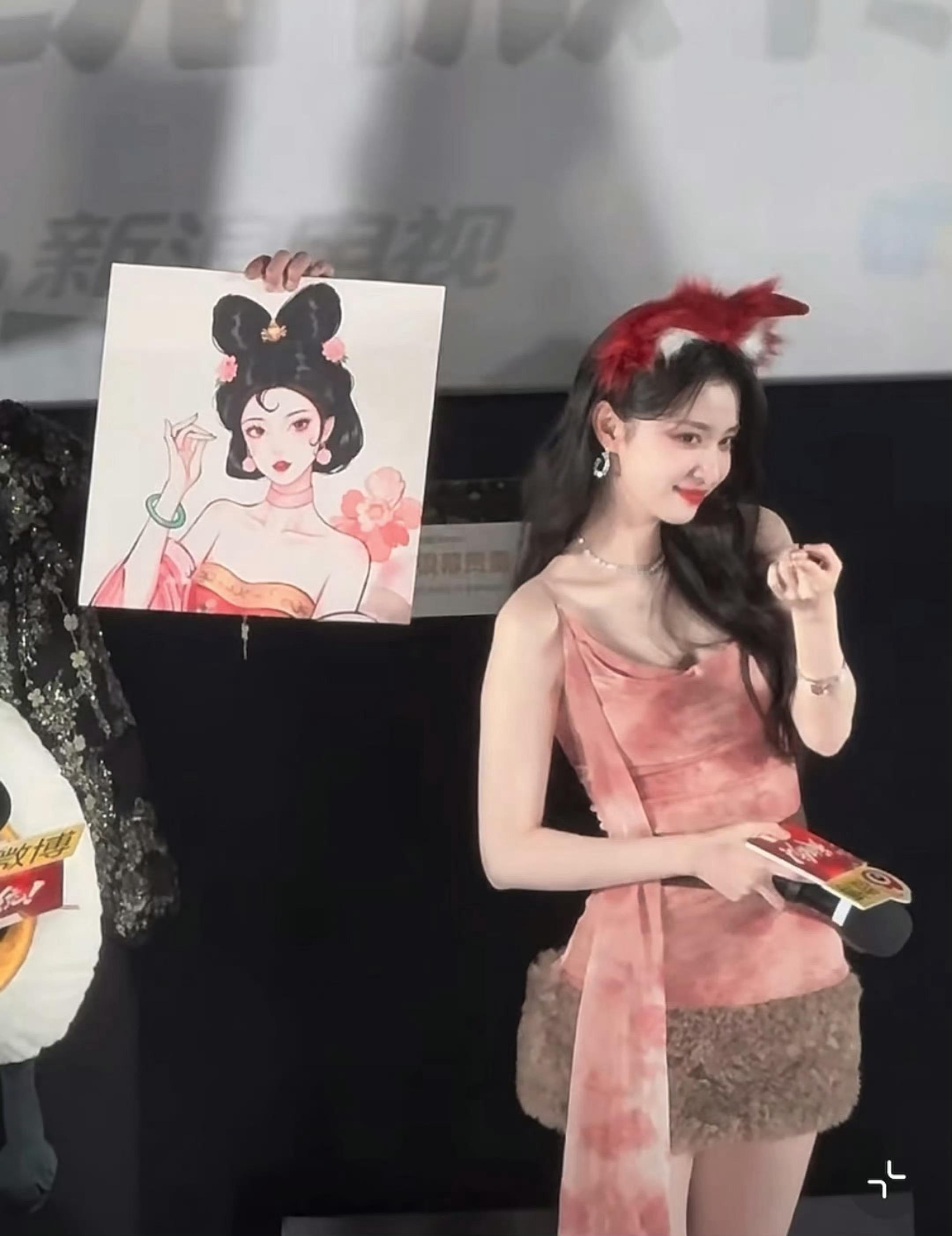 王楚然真的太美了，明艳大美女。