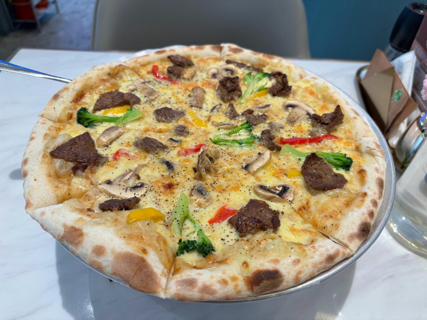 这几天几乎把万达广场的饭店都逛遍了。价格确实便宜，但是，今天闹肚子了，肚子绞痛并