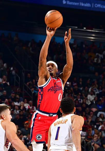 还好比尔没来湖人也不可能来湖人，他买断必然是要求首发位置，打出身价要下一份合同