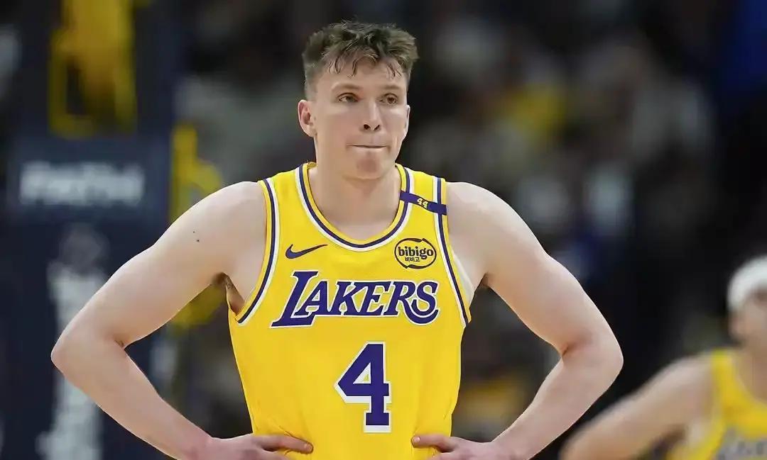 湖人又翻车，评论区直接炸锅！克内克特下半场顶东契奇首发，13分钟3投1中，