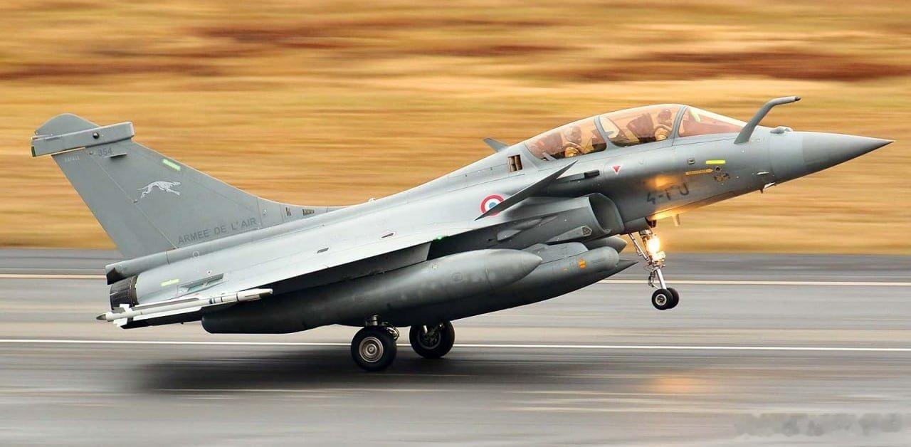 欧媒，法国和乌克兰正在准备将乌克兰作战航空兵过渡到阵风和鹰狮战斗机。法国阵风战斗