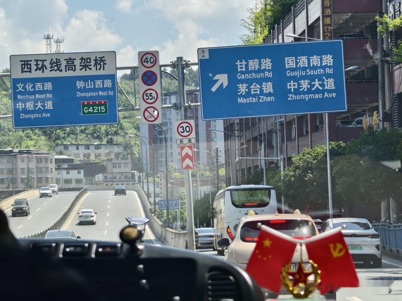 马斯克今天给中国旅游做了个大广告，他用英文发帖说：“中国太棒了。我强烈鼓励大家去