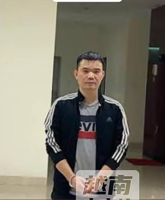 一名中国人找越南男子兑换3万美金，男子拿到钱后不讲武德直接删除微信跑路，9月30