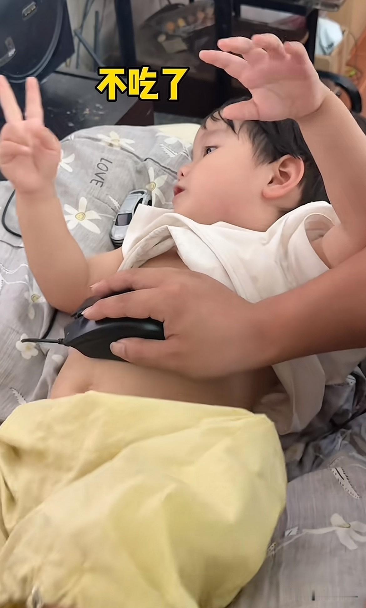 笑疯了，这位爸爸的神操作，网友说这才是正经的三假医院[捂脸哭]假医生，假图像