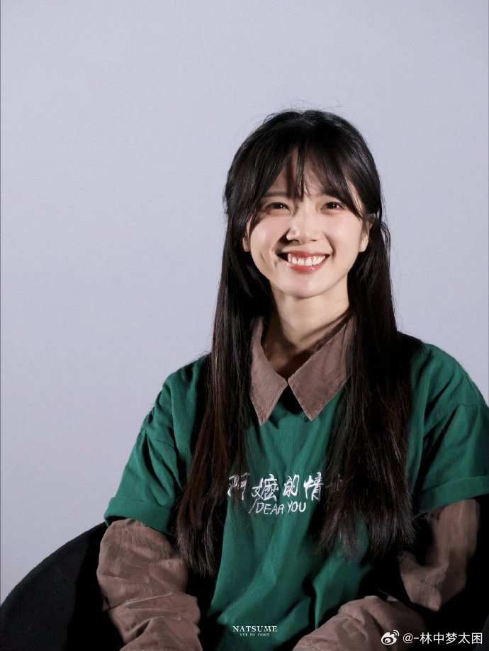 长相给人的感觉像wang冰冰那一挂的清丽讨喜