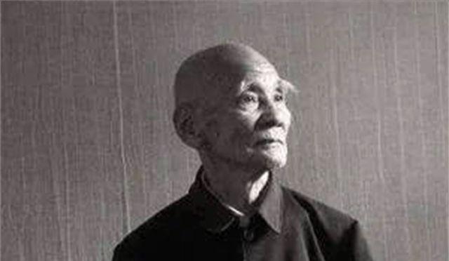 1946年，6000解放军被三万敌人包围，为了不泄露机密，旅长吴诚忠下令烧毁全部