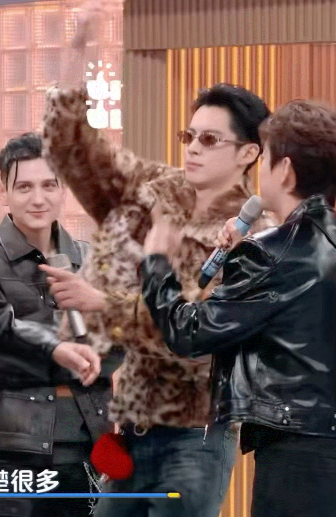 哈哈哈哈哈哈哈哈我还以为是击毙你原来是👍